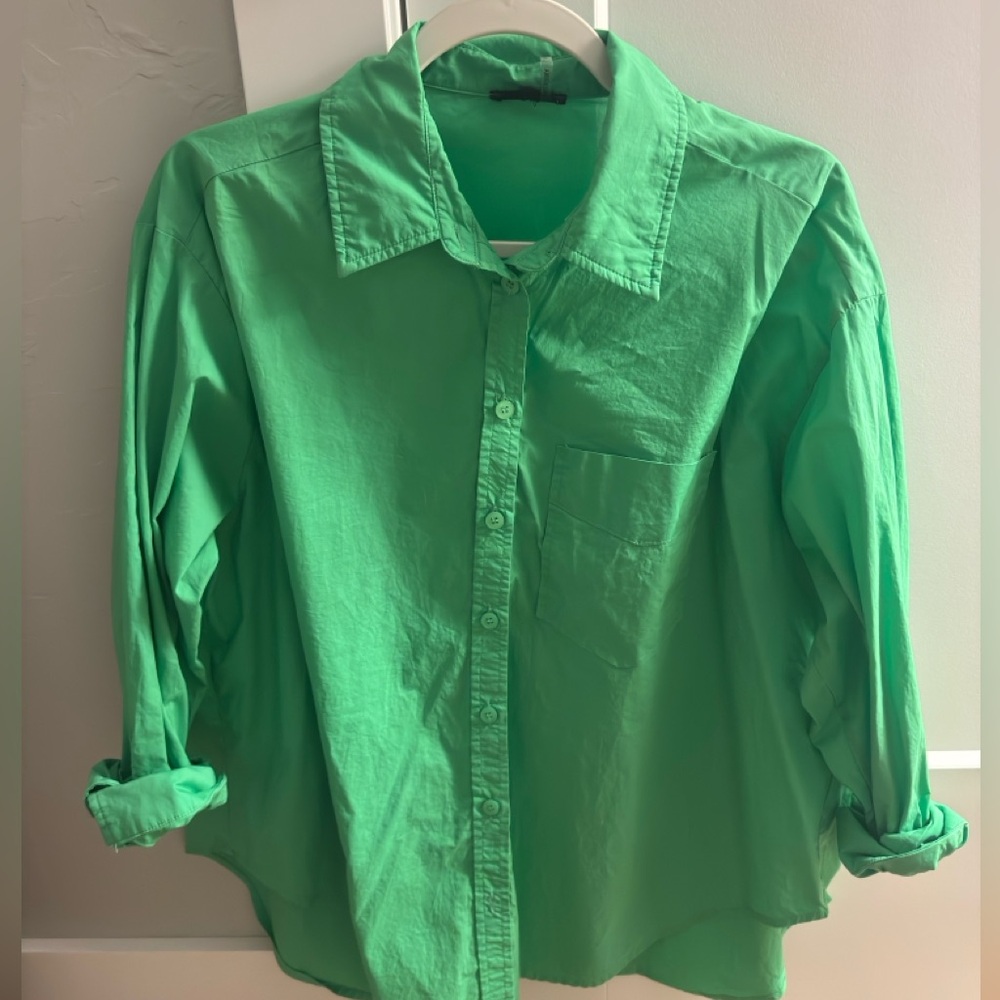 Green button up long sleeve top! size small!